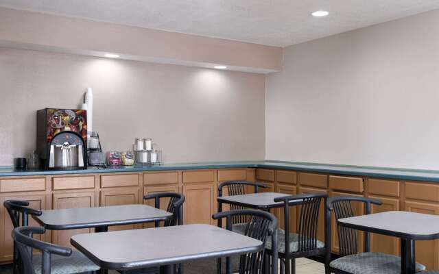 Travelodge by Wyndham Tucson AZ