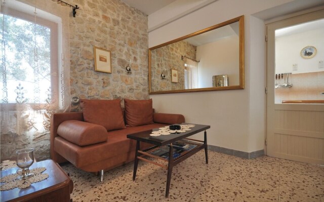 Nice Home in Vinisce With Wifi and 2 Bedrooms