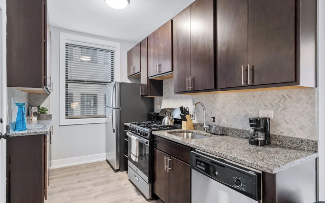Stylish 1BR in Lakeview - Brompton 1 rep