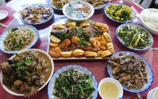 Lake side fish restaurant