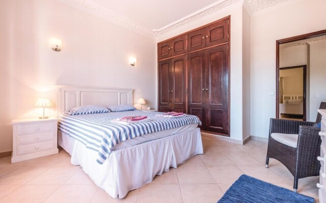 Beautiful Home in Lagoa With Wifi and 2 Bedrooms