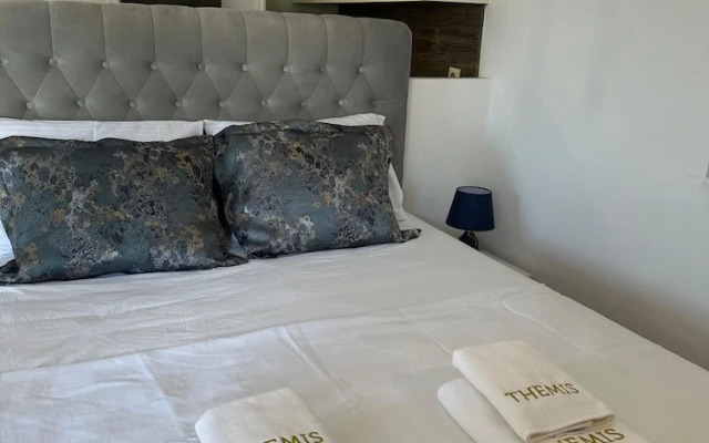 Themis Apart Hotel