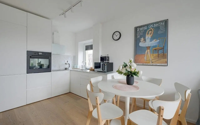 Luxurious 3BR APT Center