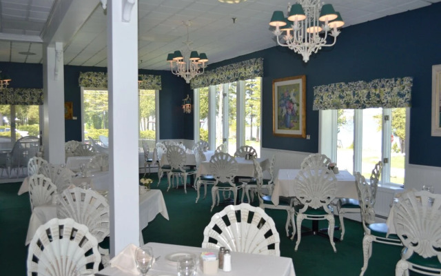 Stafford's Bay View Inn