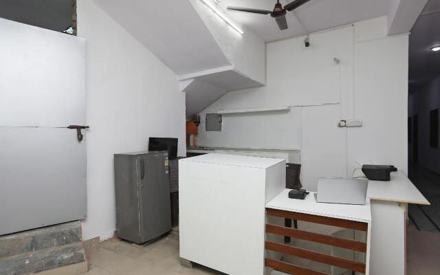 OYO 36700 Moonlight Residency