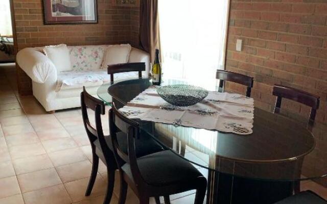 INVERLOCH - 2 Separate Houses in one!