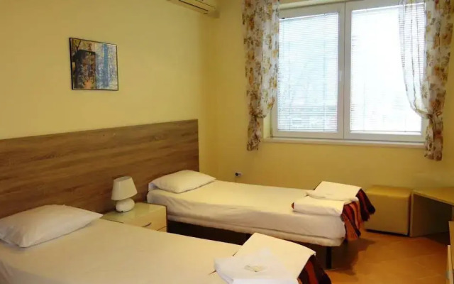 Guest Rooms Kom