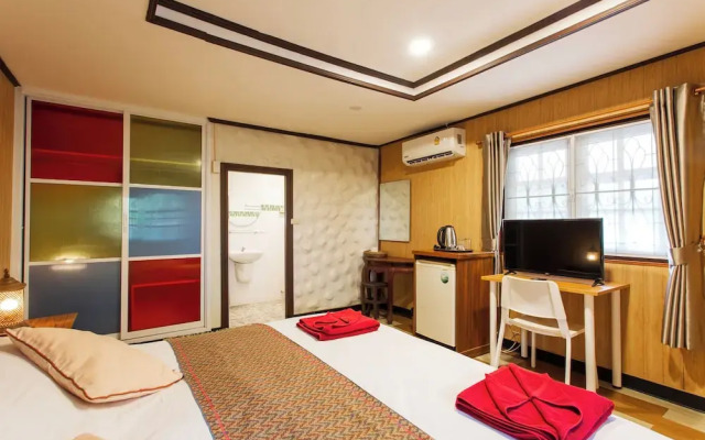 Harry's Bungalows & Restaurant