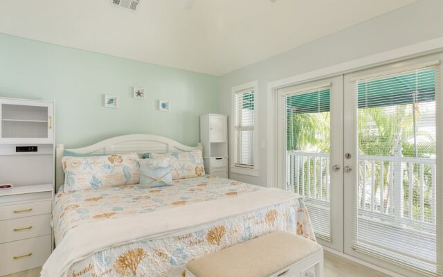 Bahamian Reed by Avantstay Walk to Everything! w/ Community Pool Week Long Stays Only