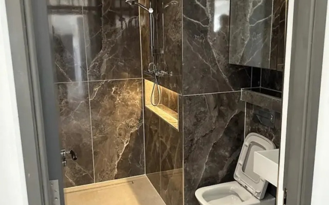 Captivating 5-bed Apartment Near Sion Mills
