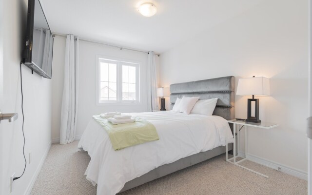 Superb Brand New Spacious Town Home