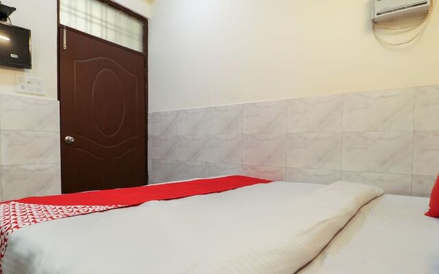 OYO 11762 Trimurti Guest House