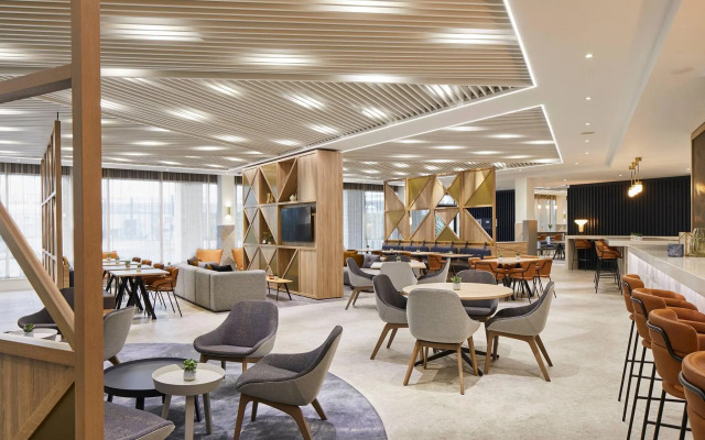 Courtyard by Marriott London City Airport