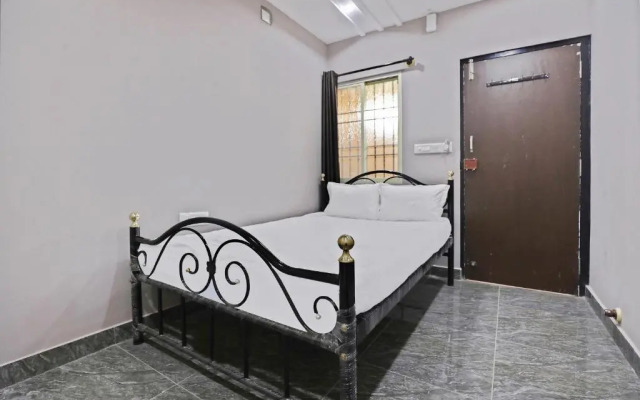 Spot On 39359 Krishnaa Comforts