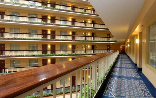 Embassy Suites by Hilton Dallas Love Field