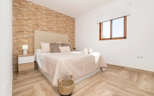 Casa Roja in La Ribera de la Oliva