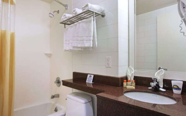 Days Inn by Wyndham Bronx Near Stadium