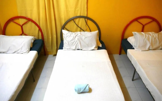 Colourful homestay - (near jeti sky mirror)