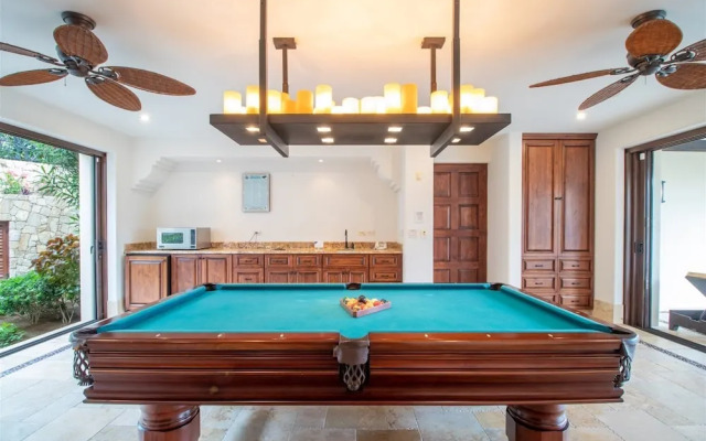 Casa de la Familia 7 Bedroom Contemporary Hacienda Style at Discounted Rate!