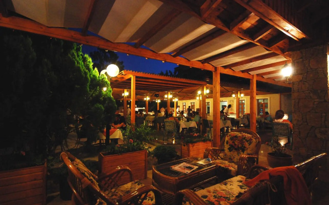 Perdikia Beach Hotel