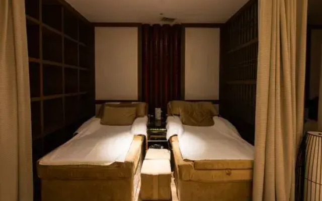 Splendent Holiday Hotel