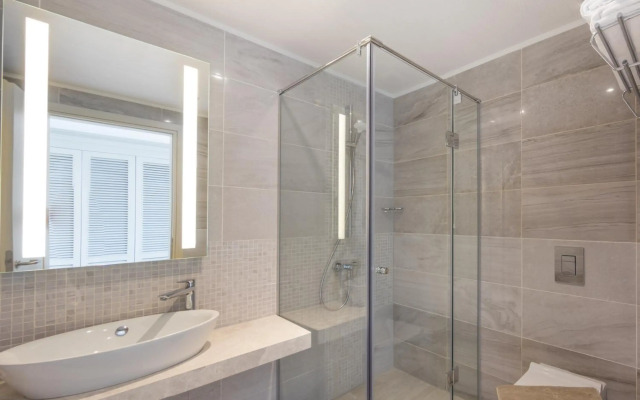 King Maron Wellness Beach Hotel