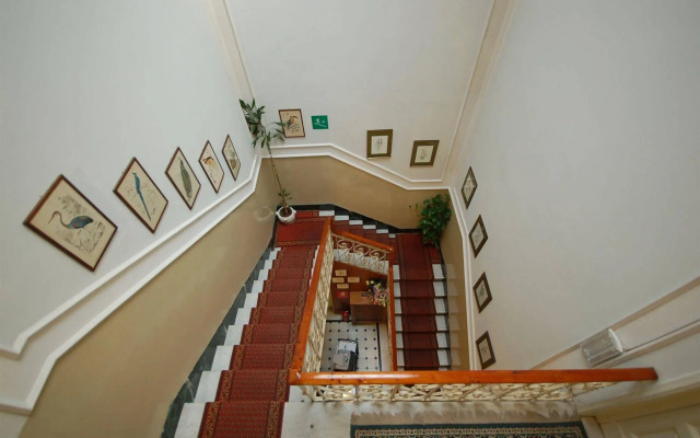 Ely Hotel