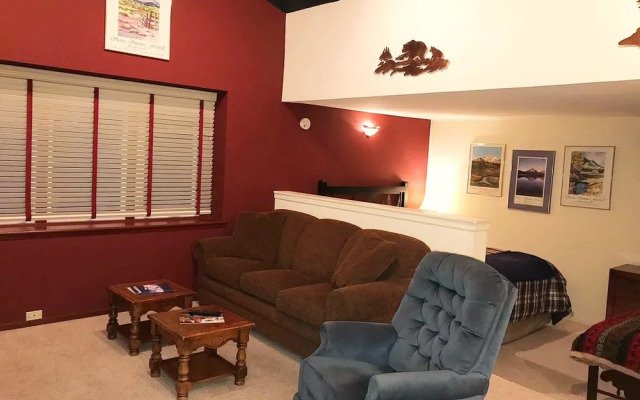 Mammoth Estates - 4 Seasons of Beauty w/ Amenities!