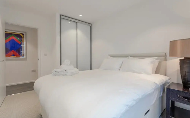 Modern 3 Bedroom Top Floor Apartment