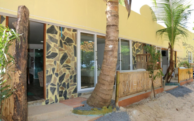 Ruan Mai Naiyang Beach Resort