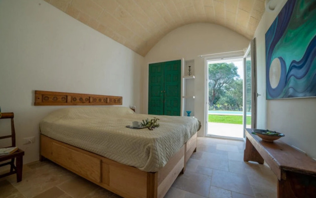 Traditional Trullo la Specchia