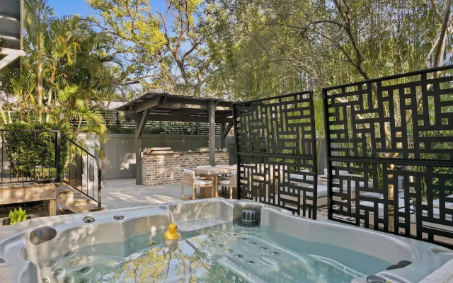 Sunset Bungalow With Hot Tub - 6ppl