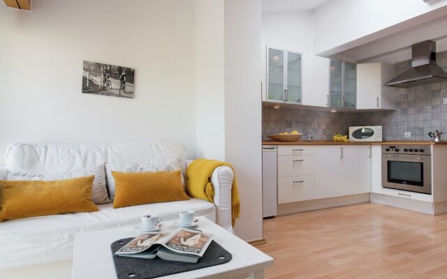 Modern and Cosy Apartment Near Krakow's Old Town