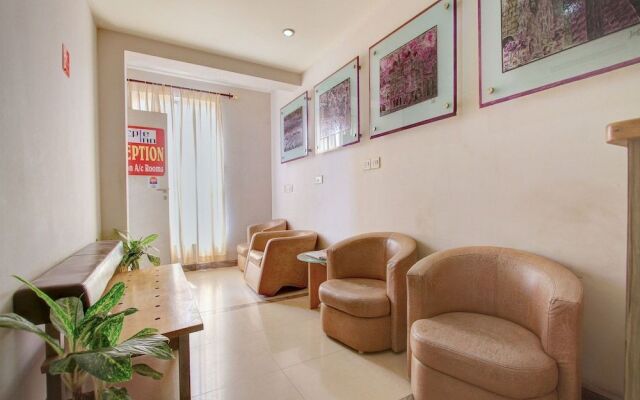 OYO 11883 Hotel Purple Inn
