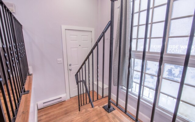 Premier Theater District Suites by Sonder