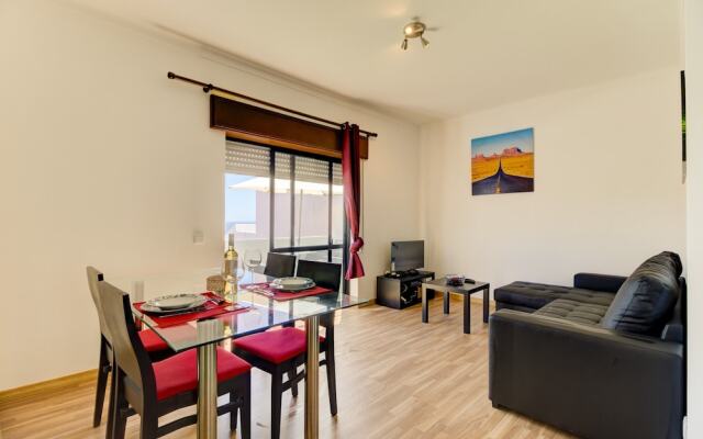 Apartment - 1 Bedroom with WiFi and Sea views - 107979