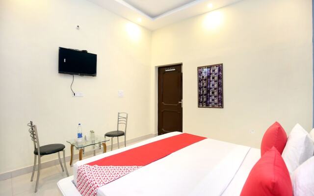 OYO 13102 Hotel Adarsh
