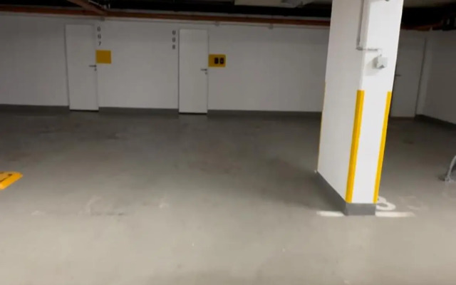 Central Apartment Budapest ~ Roof Terrace/AC/Indoor parking