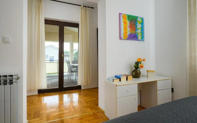 Graceful Apartment With Barbecue Area
