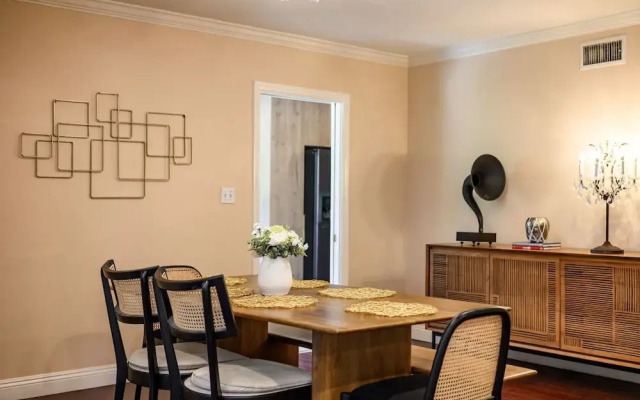 Chic Family Getaway Near LA With Space to Unwind