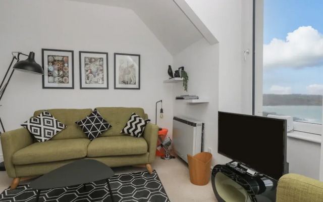 Headland Apt 17
