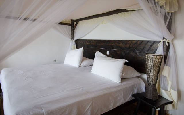 Room-serene Lake View Lodge in Kayove, R