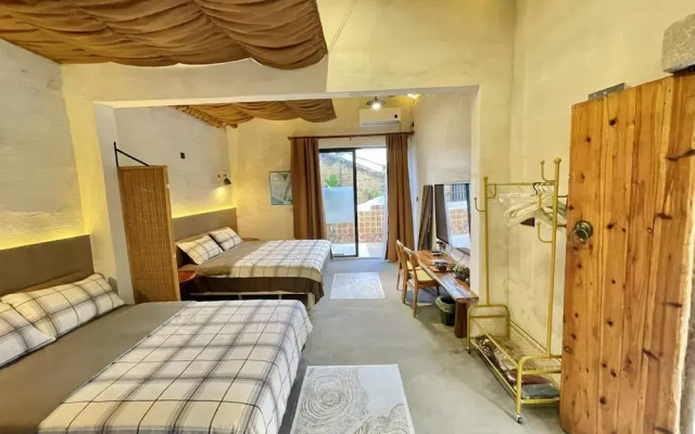 Serenity Courtyard Hotel