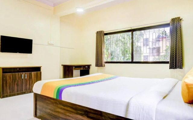 OYO Premium Near Osho Ashram Koregaon Park