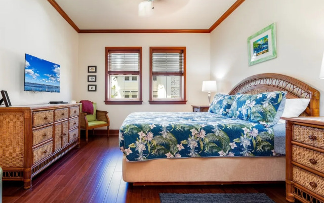 Kolea Circle #16e 2 Bedroom Condo by RedAwning