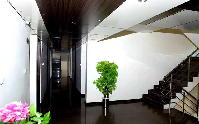 OYO Premium Avinashi Road Hope College