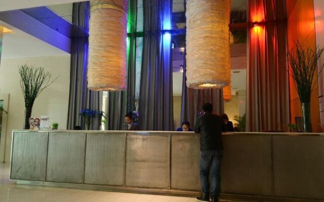 Tang's Hotel