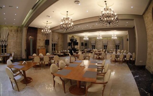 Grand Kadri Hotel