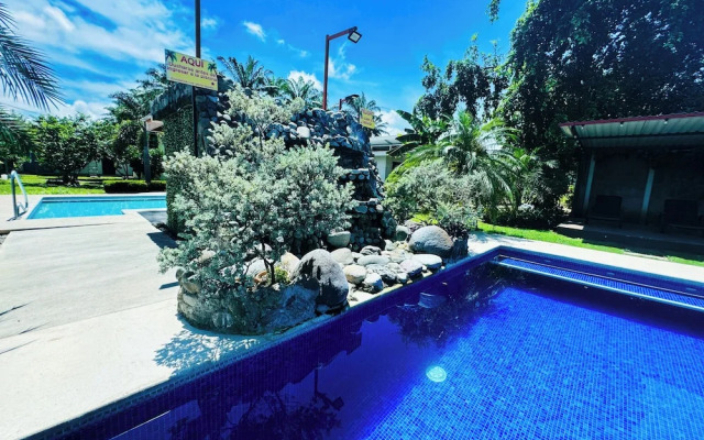 Los Angeles Hotel & Resort