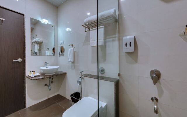 Click Hotel Sagar Plaza Chakan, Pune